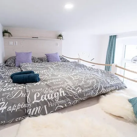 公寓 Lavender Time Studio With A Garden View Balcony