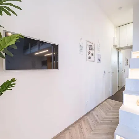 Lavender Time Studio With A Garden View Balcony 公寓