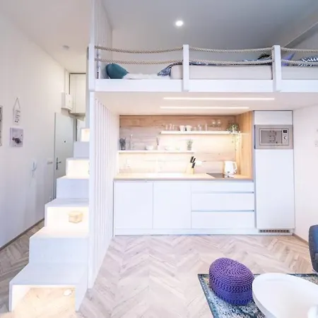 公寓 Lavender Time Studio With A Garden View Balcony *